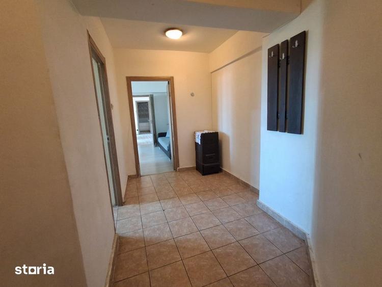Apartament cu 3 camere semidecomandat, mobilat în Colentina — fotografia 3