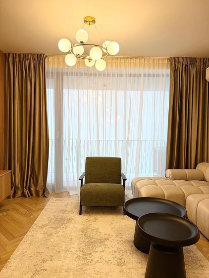 Apartament cu 3 camere semidecomandat în P-ța Victoriei