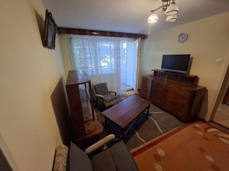 Apartament cu 3 camere semidecomandat în Tomis III