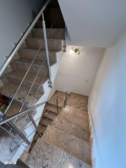 Casă cu 4 camere în Bradu