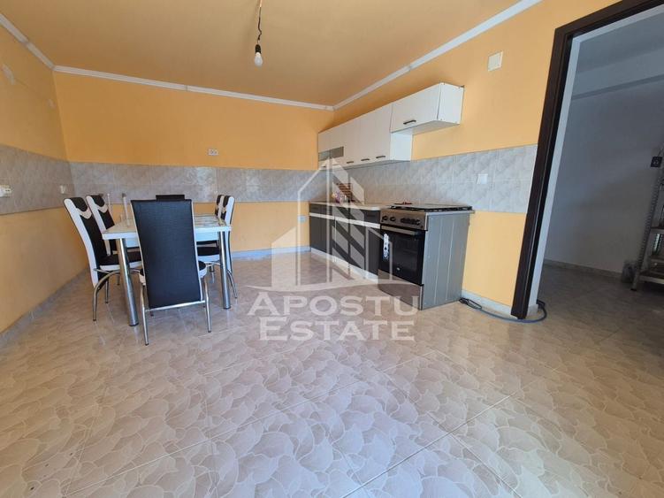 Casă individuală cu 6 camere cu Canalizare în Central