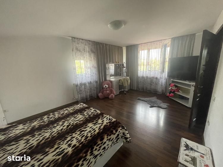 Casă cu 4 camere cu Teren 300 Mp în Central