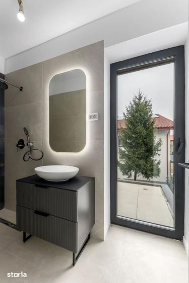 Casă cu 6 camere cu Teren 300 Mp în Centrul Civic