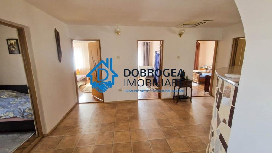 Casă individuală cu 6 camere cu Teren 397 Mp în Central