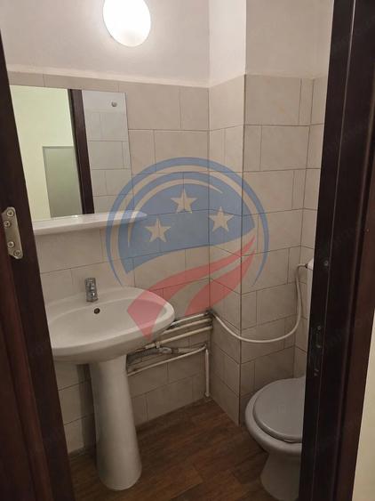 Apartament cu 3 camere decomandat în Rovine