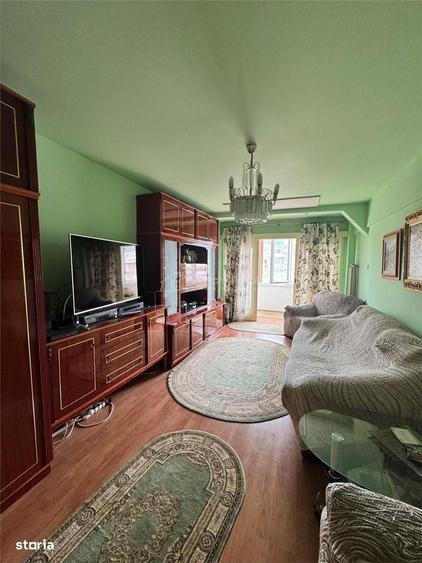 Apartament cu 4 camere decomandat în Deve