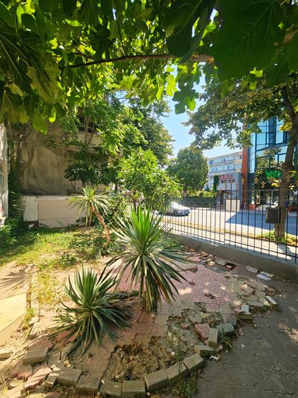 Casă individuală cu 12 camere cu Canalizare în Casa de Cultură