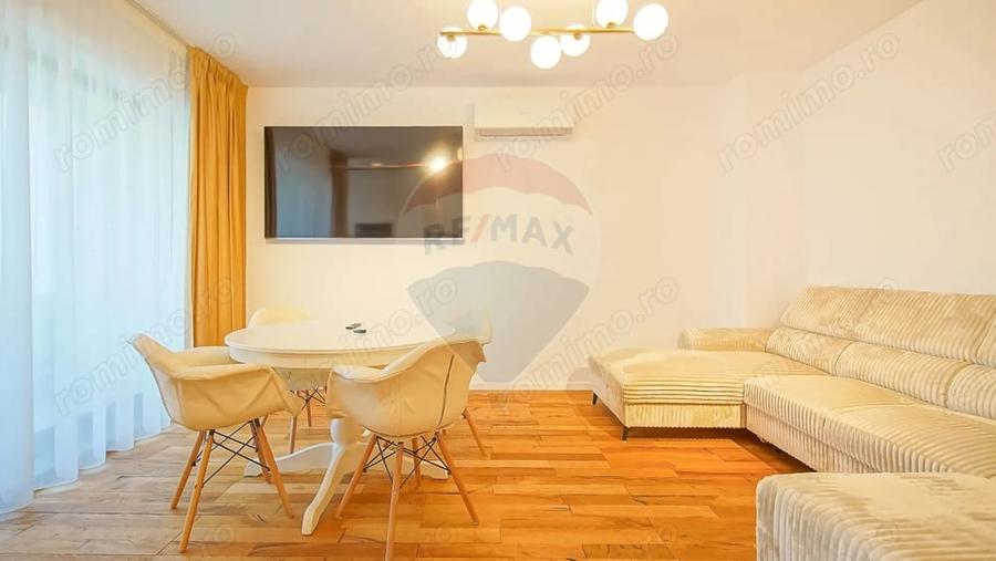 Apartament cu 3 camere decomandat în Noua