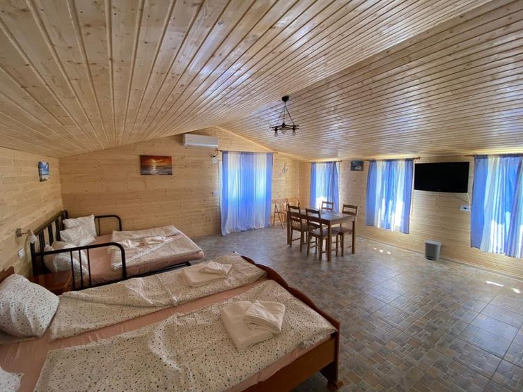 Casă cu 7 camere cu Teren 1790 Mp în Vadu