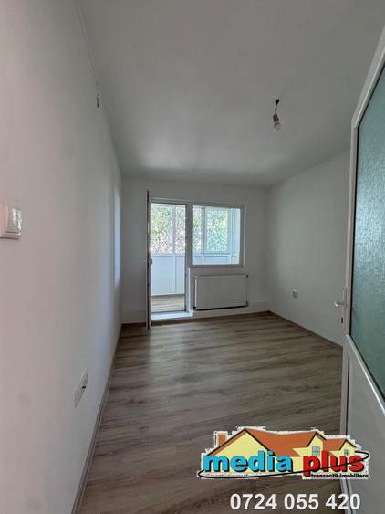 Apartament cu 3 camere semidecomandat în Micro 40