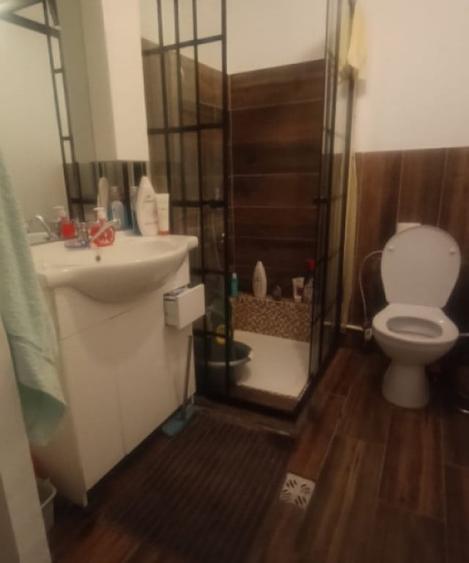 Casă cu 5 camere cu Teren 332 Mp în Central