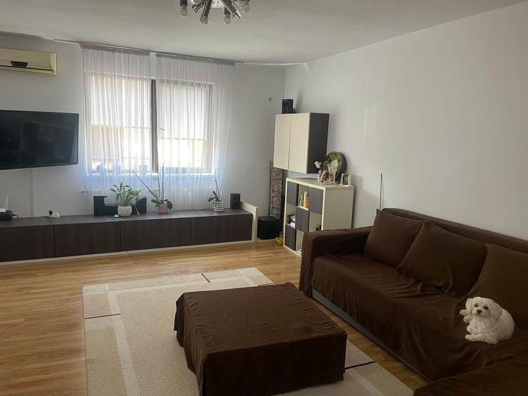 Apartament cu 4 camere decomandat în Central