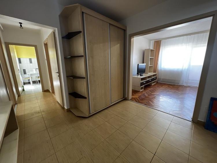 Apartament cu 3 camere decomandat în Central