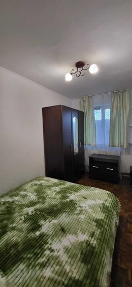 Apartament cu 3 camere semidecomandat în Trivale