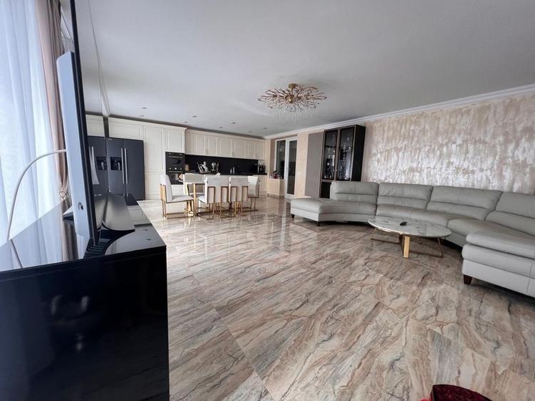 Penthouse cu 4 camere decomandat, mobilat în Berceni