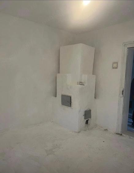 Casă cu 2 camere cu Teren 1800 Mp în Dănești