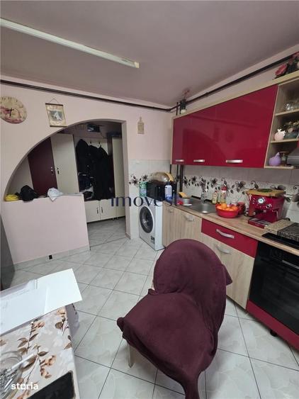 Apartament cu 3 camere semidecomandat în Micro 16