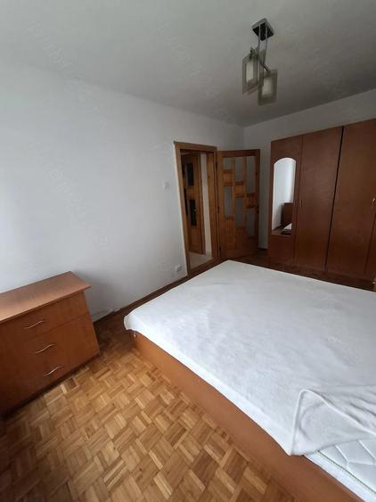 Apartament cu 3 camere semidecomandat în Govândari