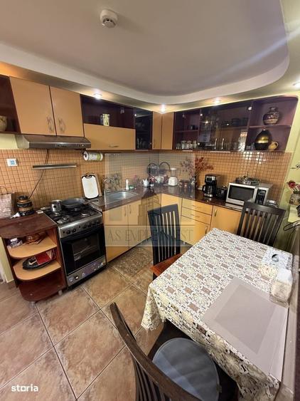 Casă cu 3 camere semidecomandat în Bartolomeu