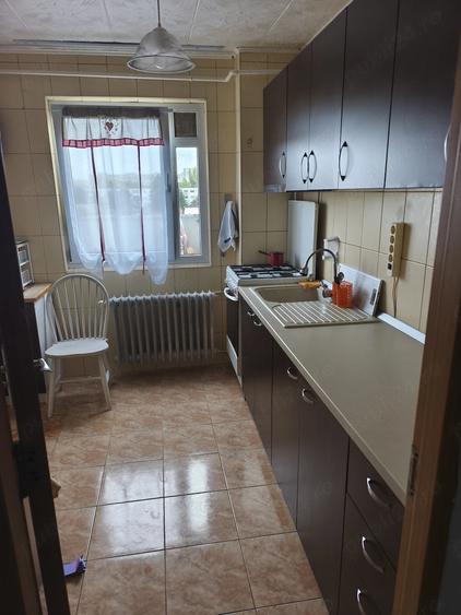 Apartament cu 3 camere semidecomandat în Apusului