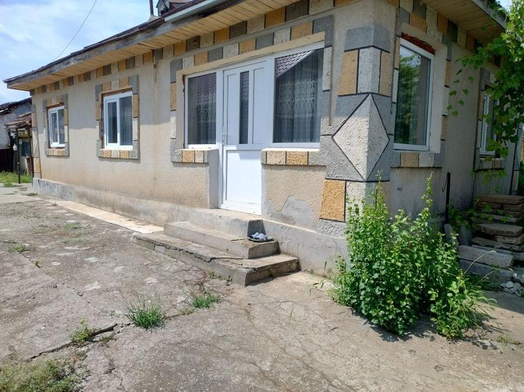 Casă cu 4 camere în Malamuc