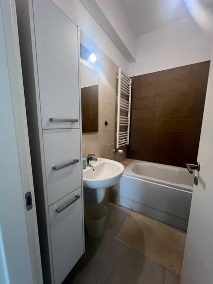 Apartament cu 3 camere decomandat în Otopeni