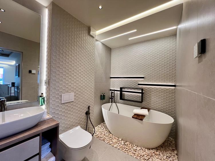 Apartament cu 3 camere semidecomandat, mobilat în Gruia
