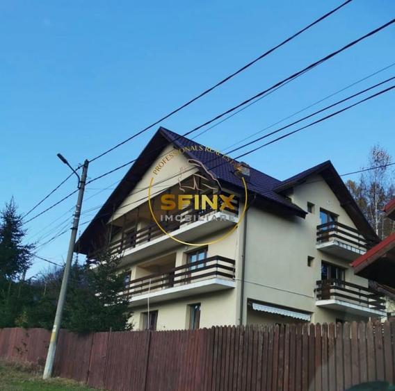 Casă individuală cu 14 camere cu Canalizare în Cheia