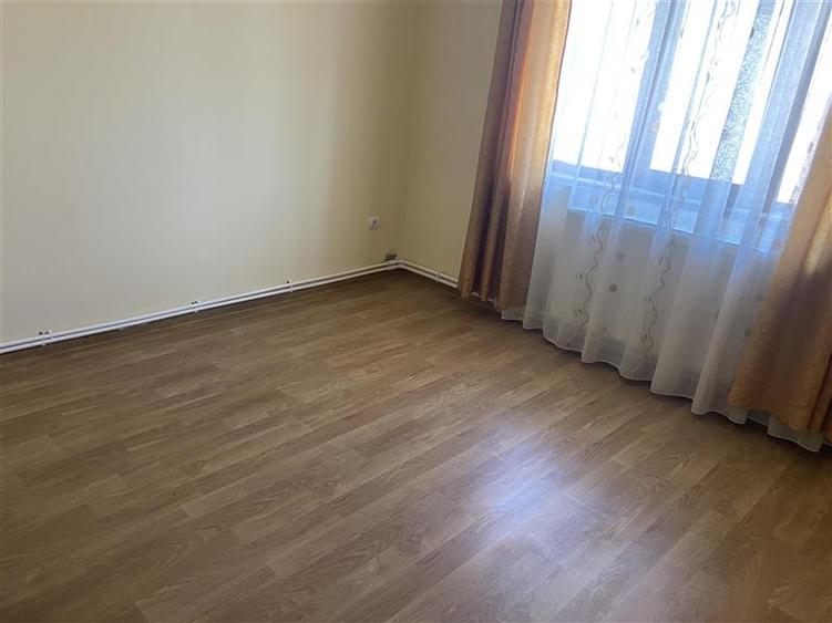 Casă individuală cu 3 camere cu Canalizare în Hângulești