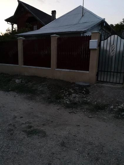 Casă cu 5 camere cu Teren 4700 Mp în Central