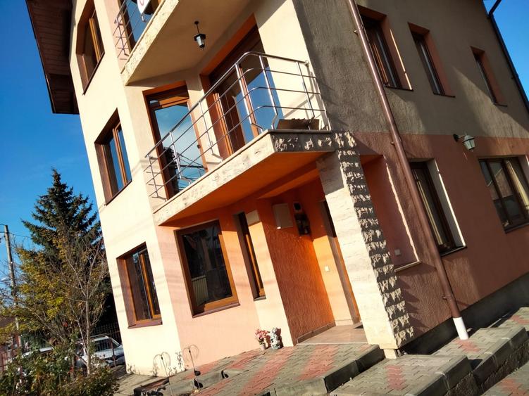 Casă individuală cu 7 camere cu Canalizare în Andrei Mureșanu