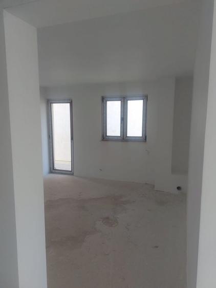 Casă cu 4 camere în Petrești