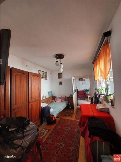 Casă cu 3 camere semidecomandat în Bârzești