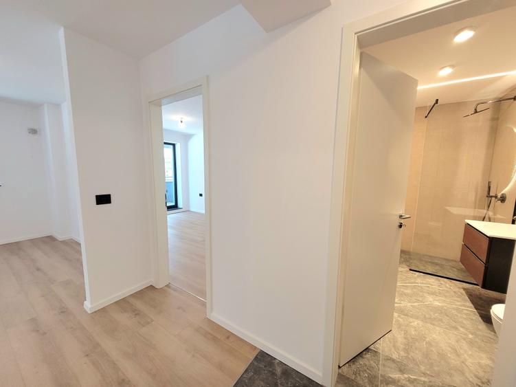 Apartament cu 2 camere nedecomandat în Tractorul