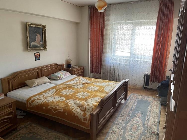 Apartament cu 3 camere decomandat, mobilat în Ultracentral