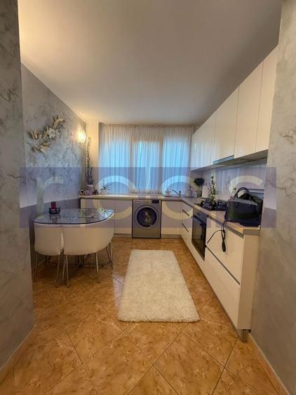 Apartament cu 3 camere semidecomandat, mobilat în Dristor