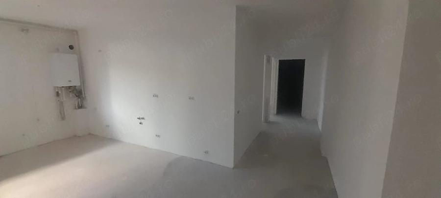 Apartament cu 3 camere semidecomandat în Florești