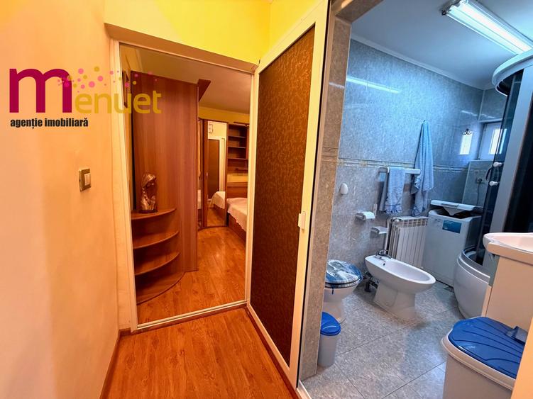 Casă cu 5 camere cu Teren 230 Mp în Păcii