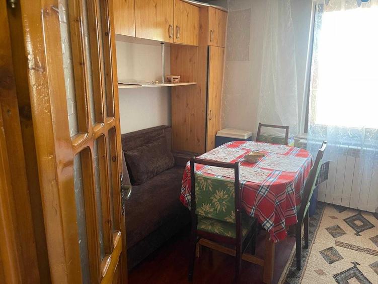 Apartament cu 3 camere decomandat în Exterior Vest