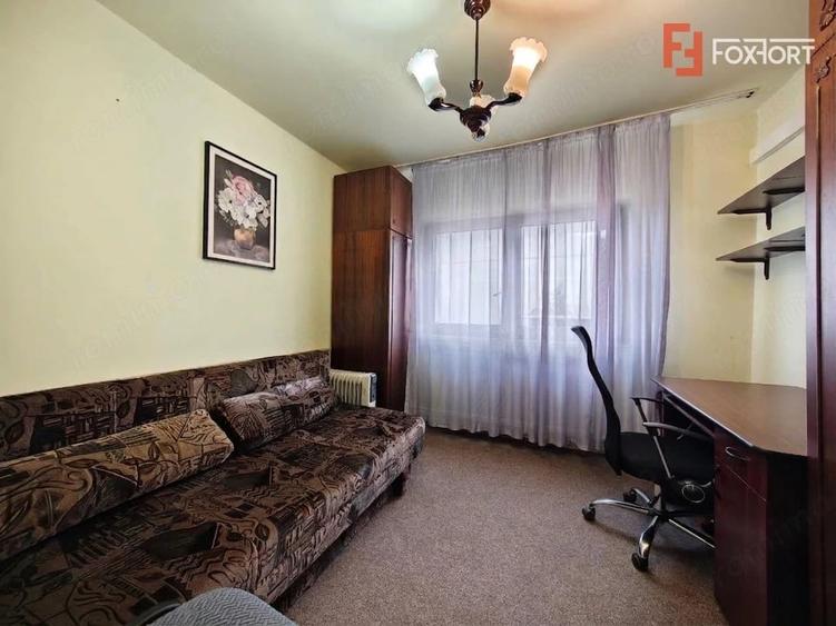 Apartament cu 3 camere semidecomandat în Girocului