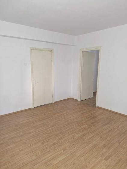 Apartament cu 2 camere semidecomandat în Titulescu