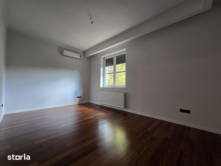 Casă cu 5 camere cu Teren 800 Mp în Nord
