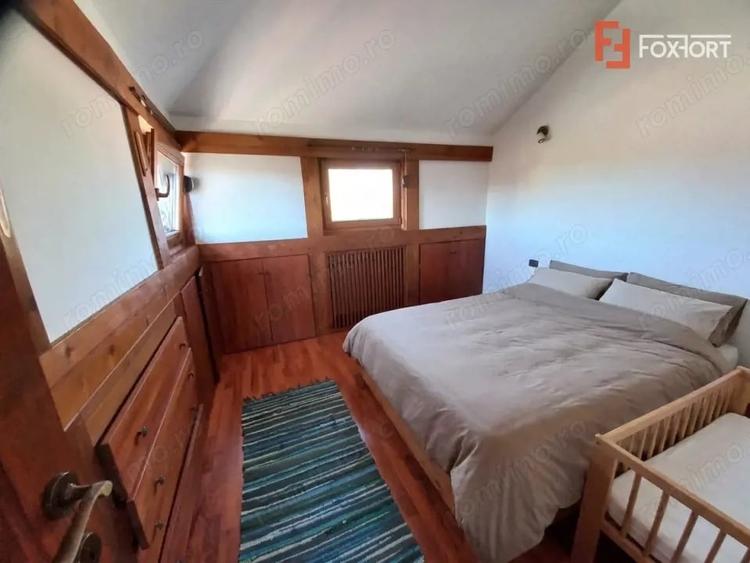 Casă cu 8 camere cu Teren 225 Mp în Ghiroda