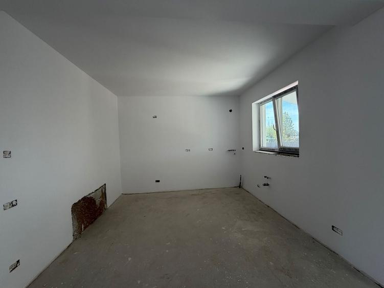 Duplex cu 3 camere cu Canalizare în Moșnița Nouă
