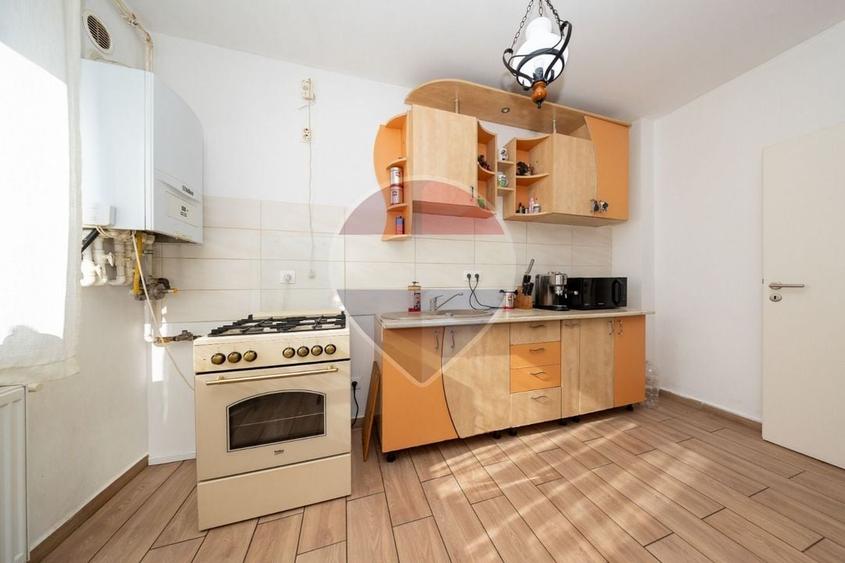 Apartament cu 2 camere decomandat în Tractorul
