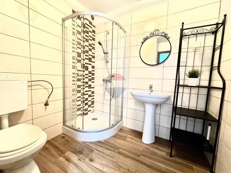 Apartament cu 2 camere decomandat, mobilat în Central