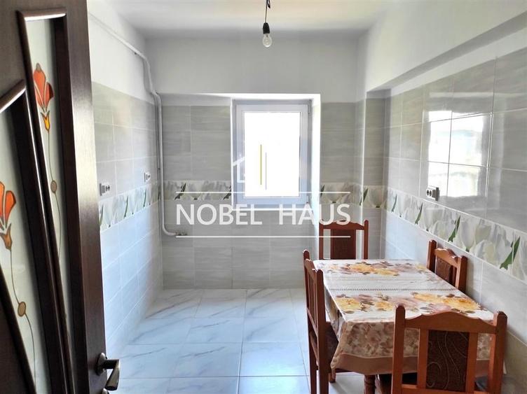 Apartament cu 3 camere decomandat în Sud