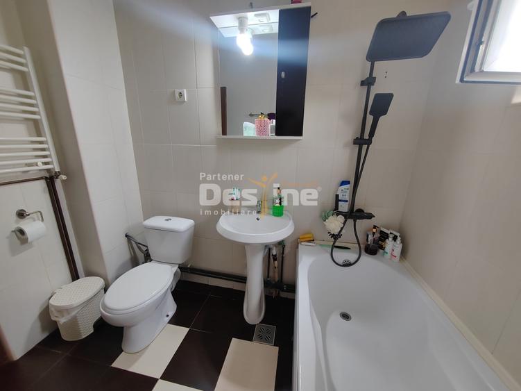 Apartament cu 3 camere decomandat, mobilat în Nicolina