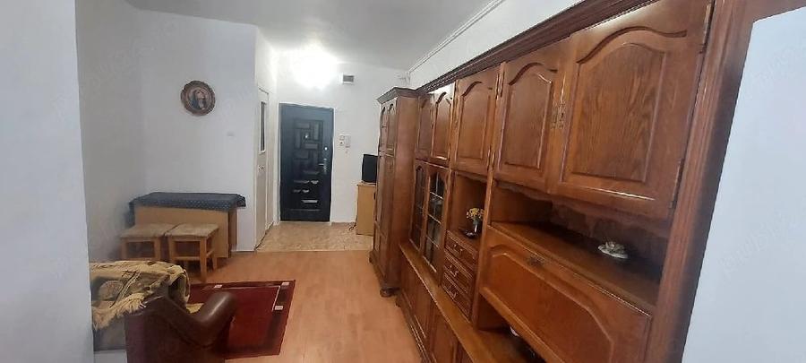 Garsonieră decomandată în Central