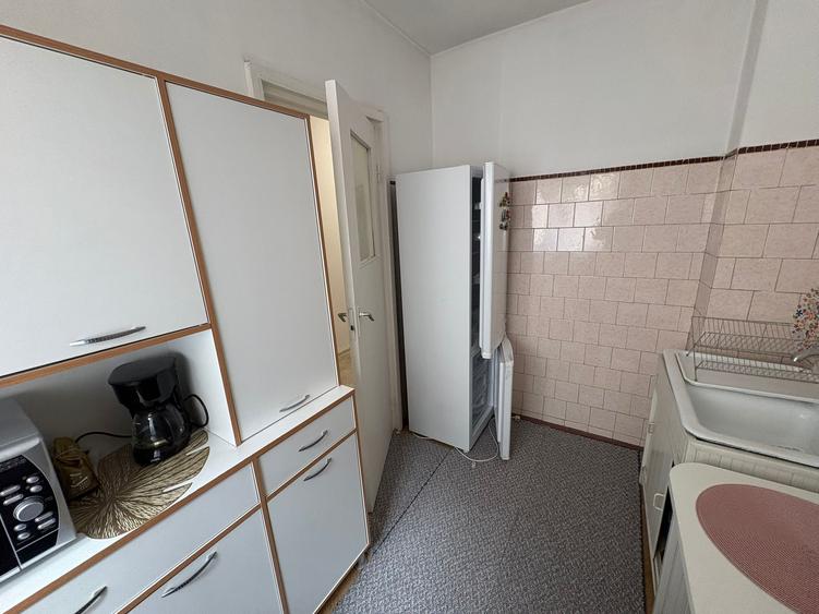 Apartament cu 3 camere decomandat, mobilat în P-ța Reșița